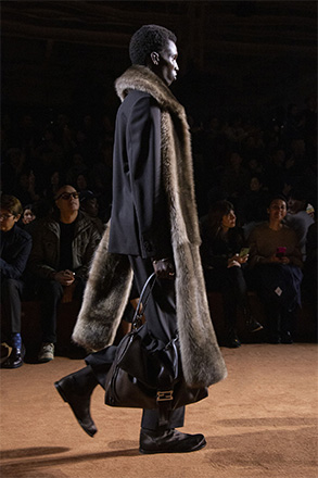 اختيارنا لهذا الأسبوع: حقيبة فندي لوي FENDI LUI